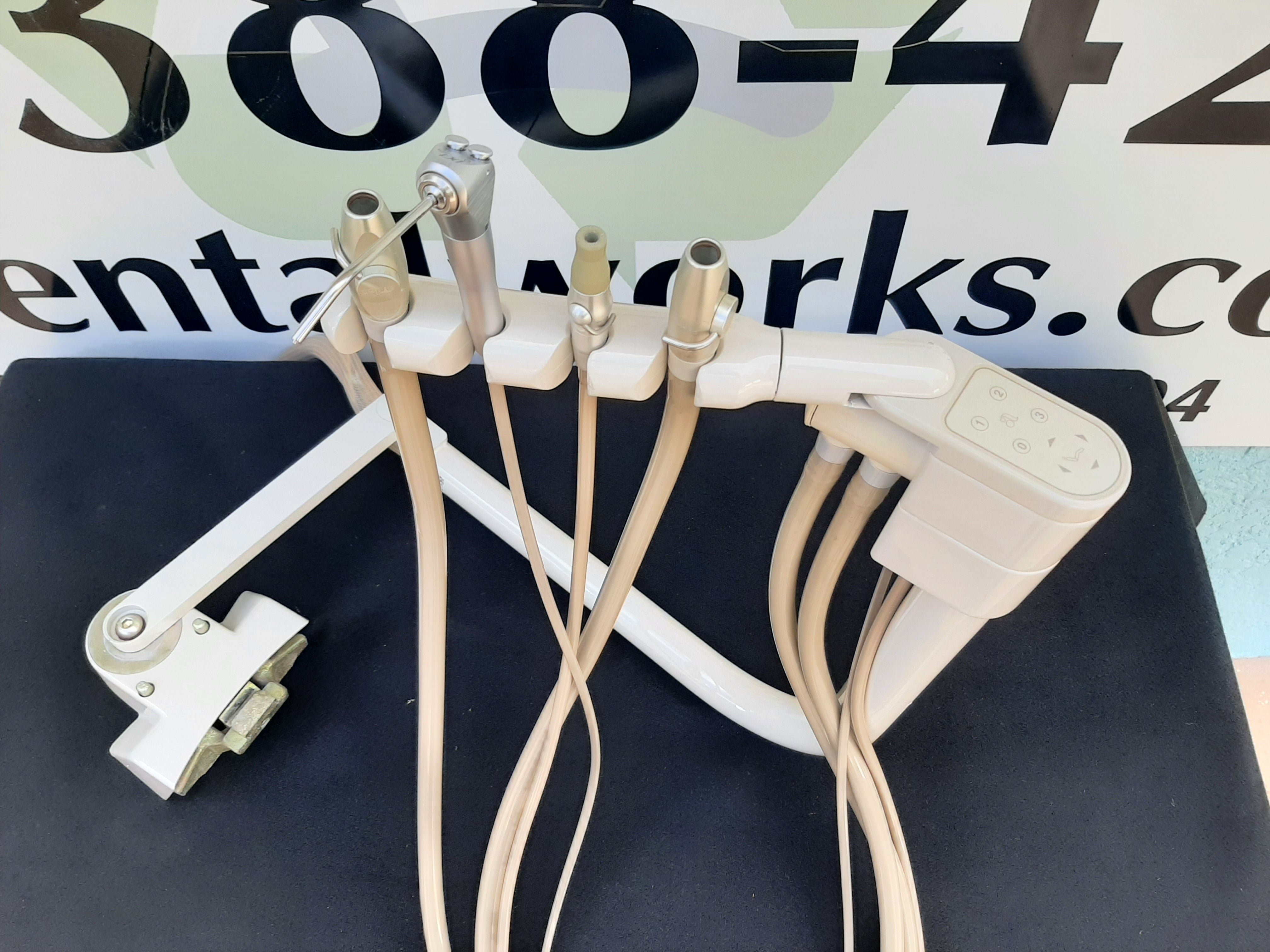 A-dec Cascade Radius 7115 Assistants Instrumentation 4 Position With Mounting Hardware