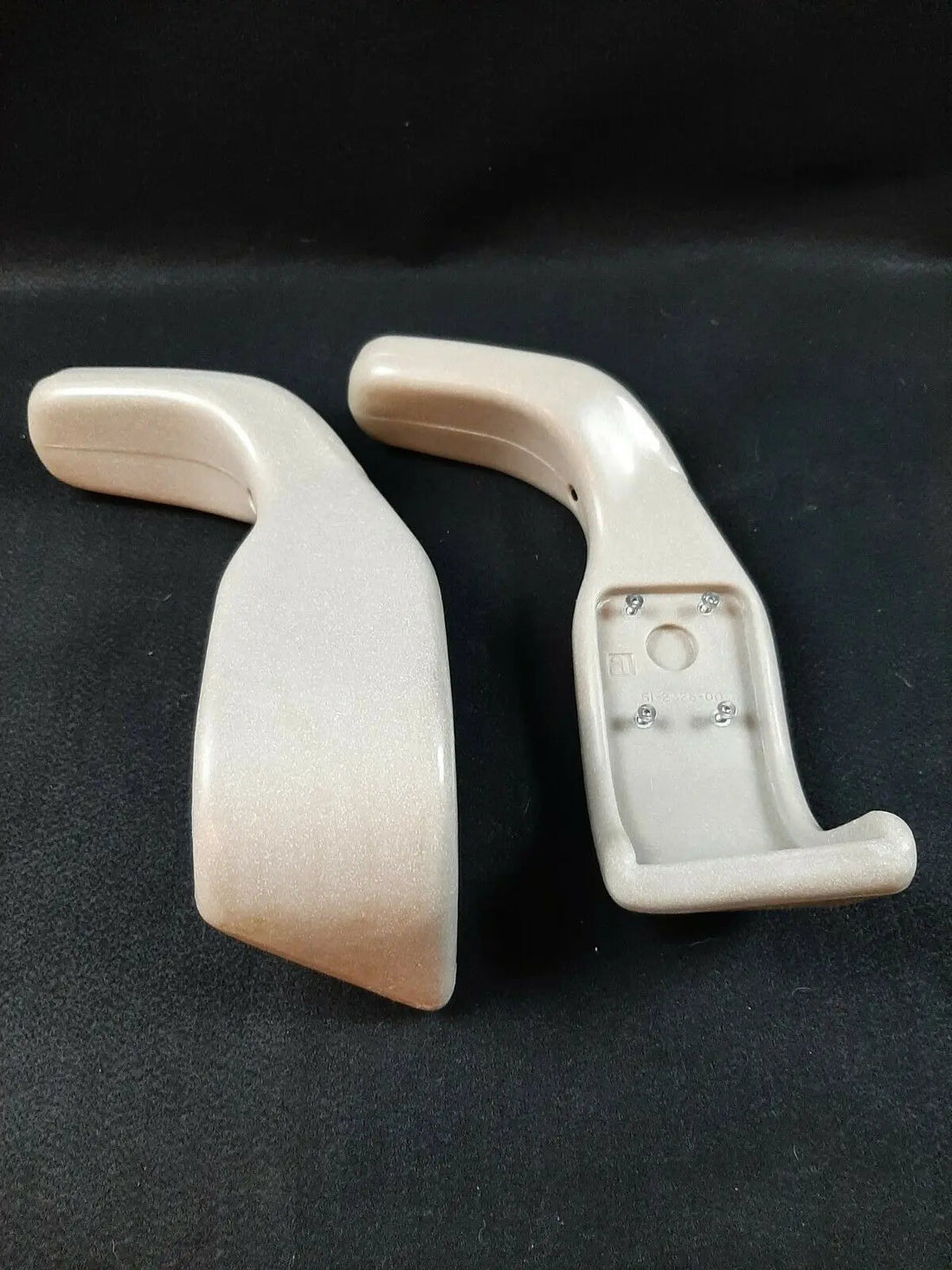 A-Dec 61-2326-00 armrest set for Performer 2 and 8000 chairs – front view