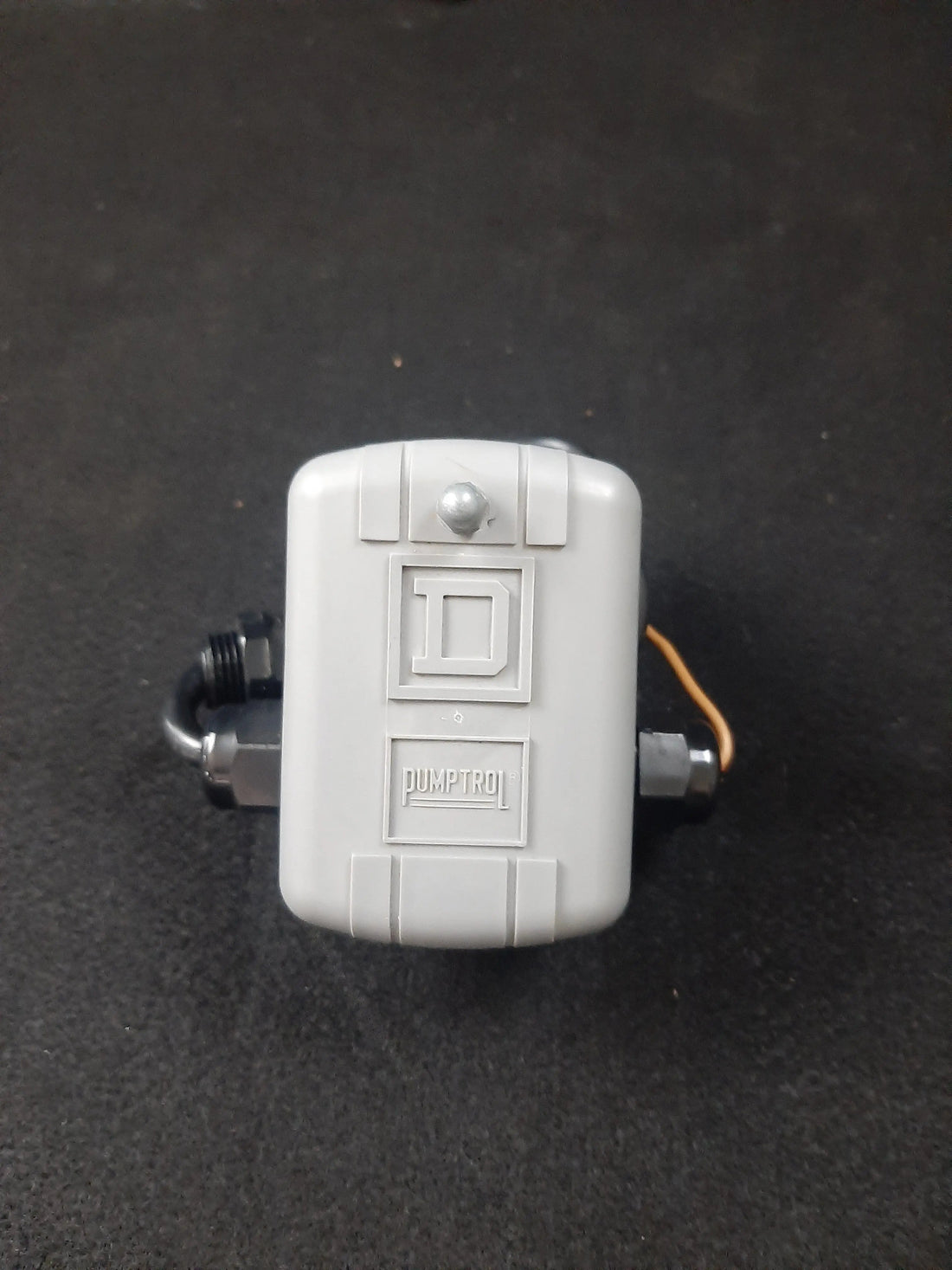 Air Techniques 85465 Airstar pressure switch, front view
