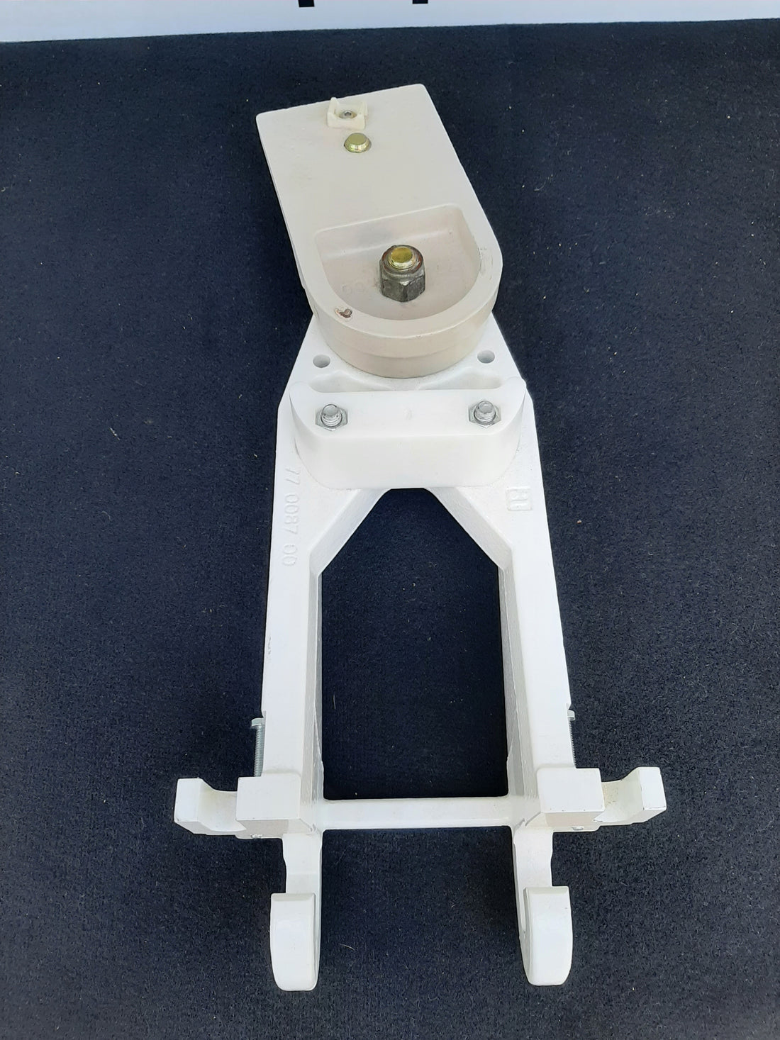A-Dec 77.0087.00 stainless steel radius center mount, full view