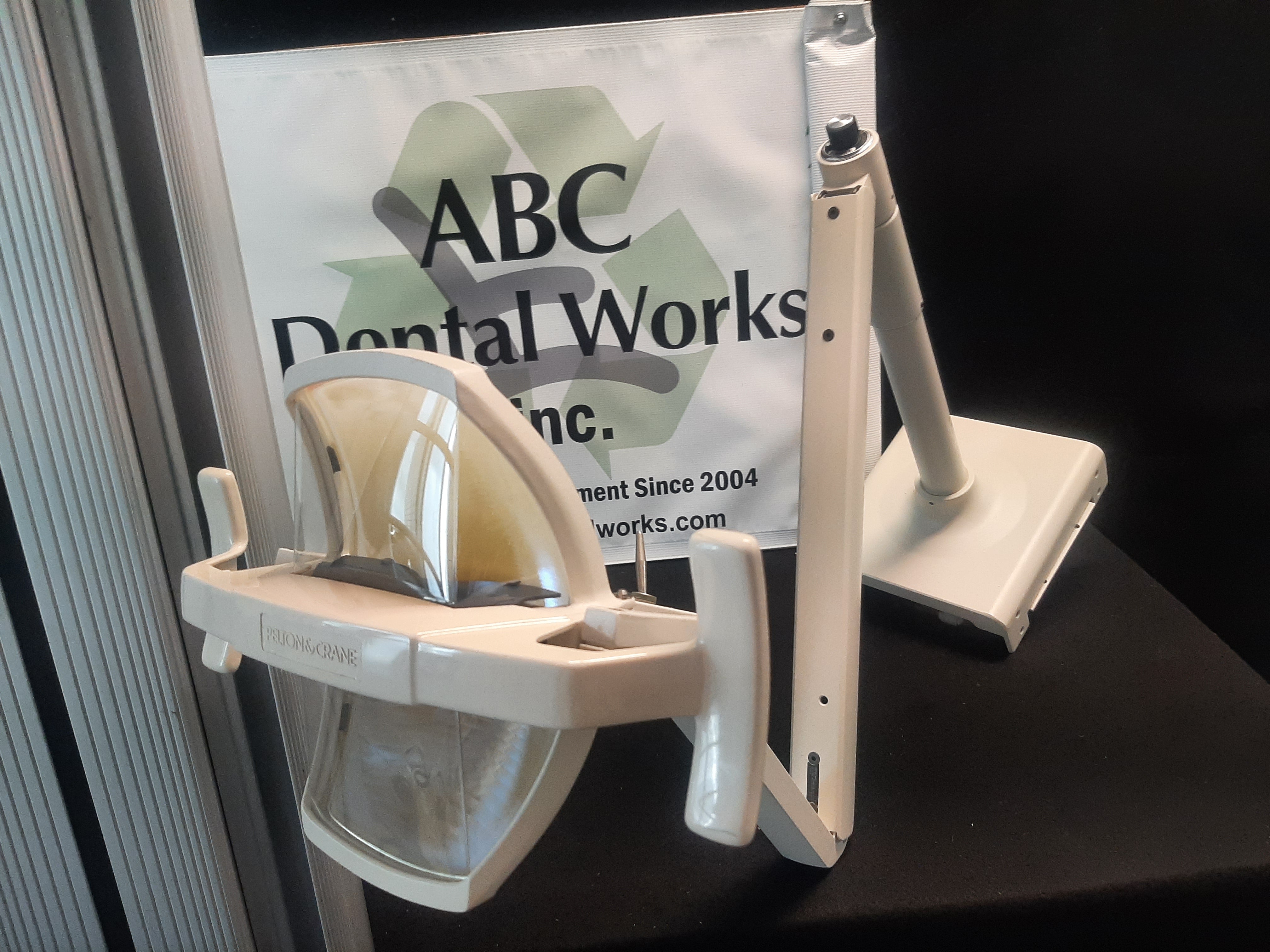 Pelton & Crane LFII Track Mount Dental Light