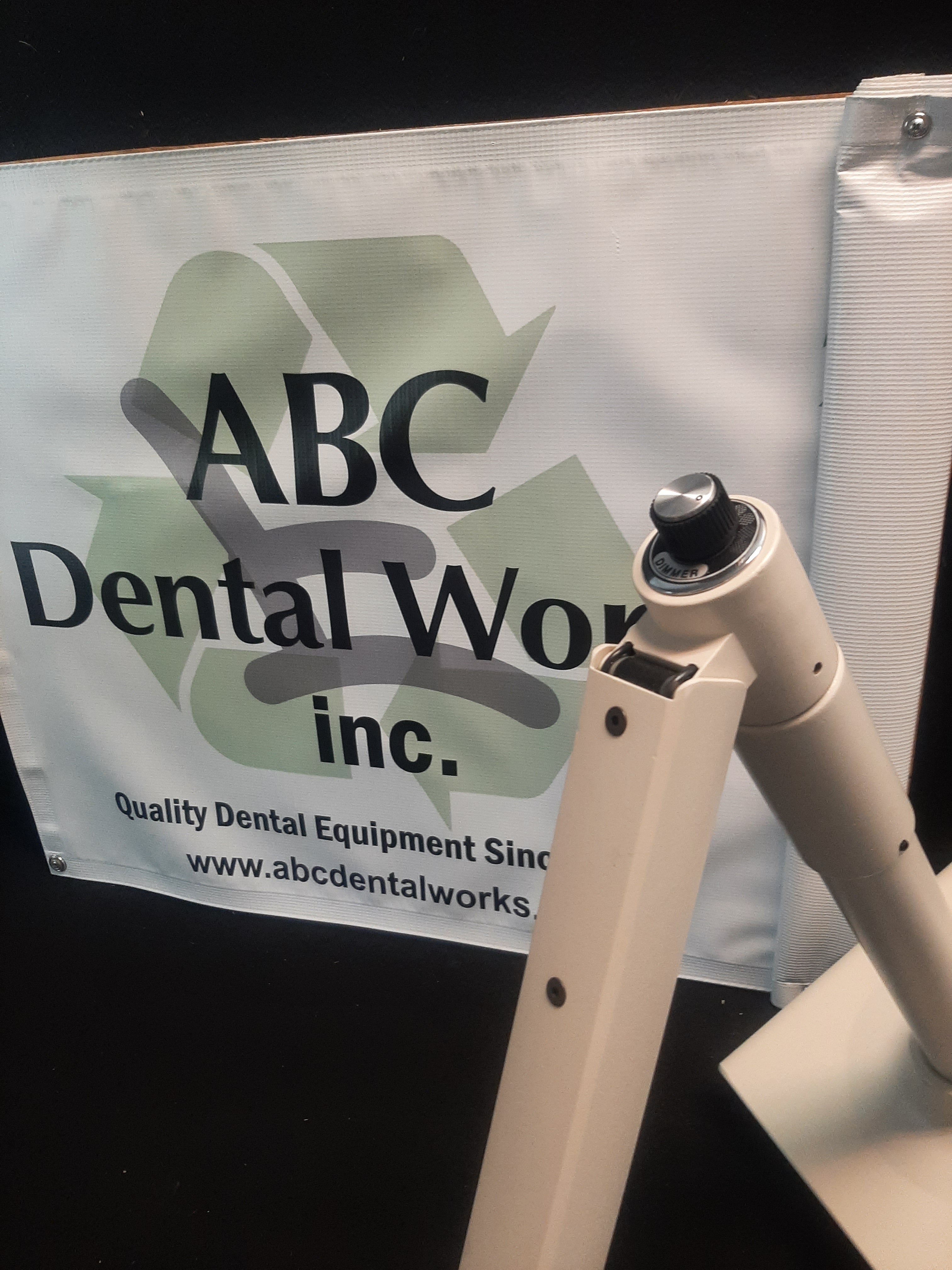Pelton & Crane LFII Track Mount Dental Light
