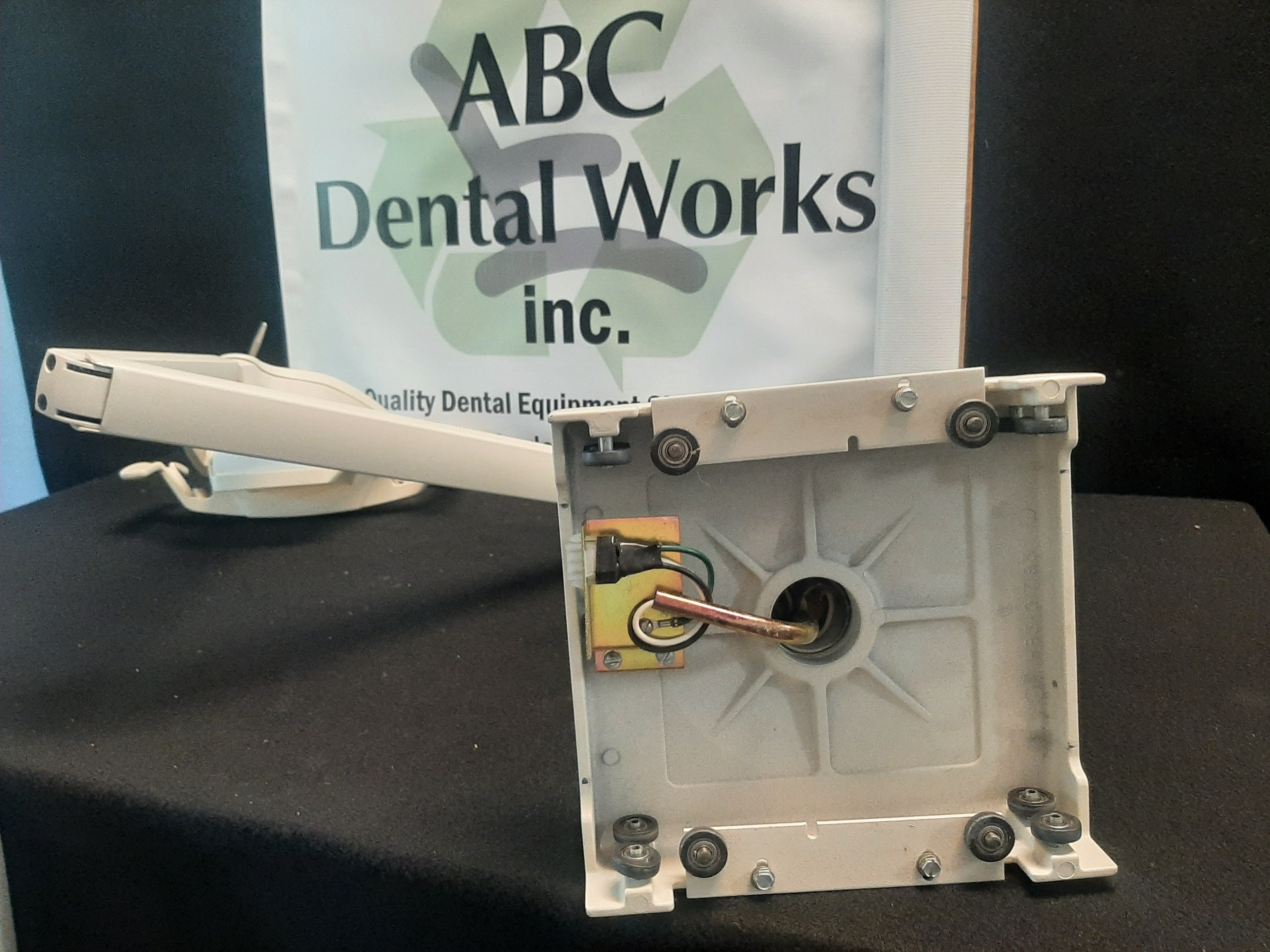 Pelton & Crane LFII Track Mount Dental Light