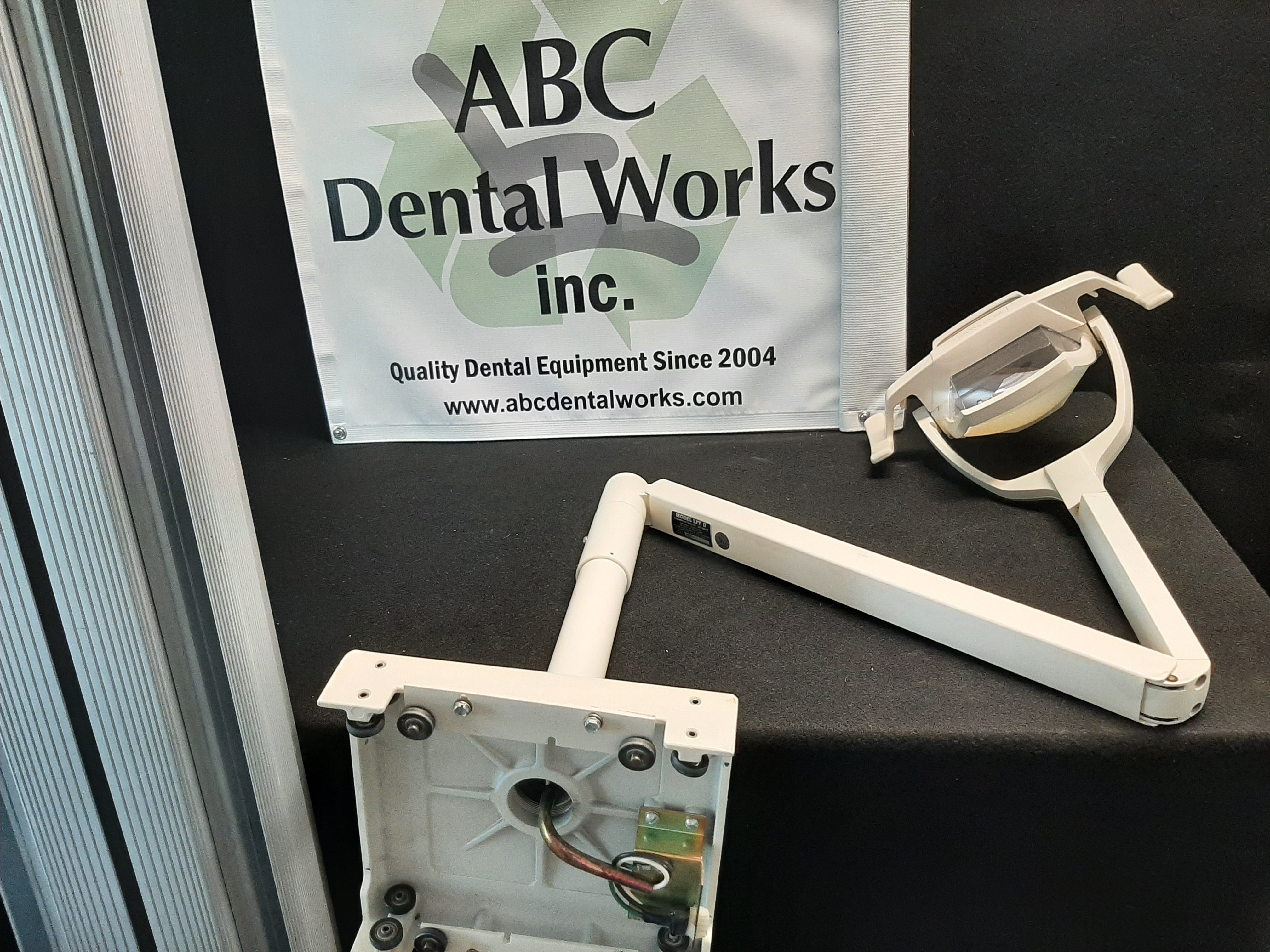 Pelton & Crane LFII Track Mount Dental Light