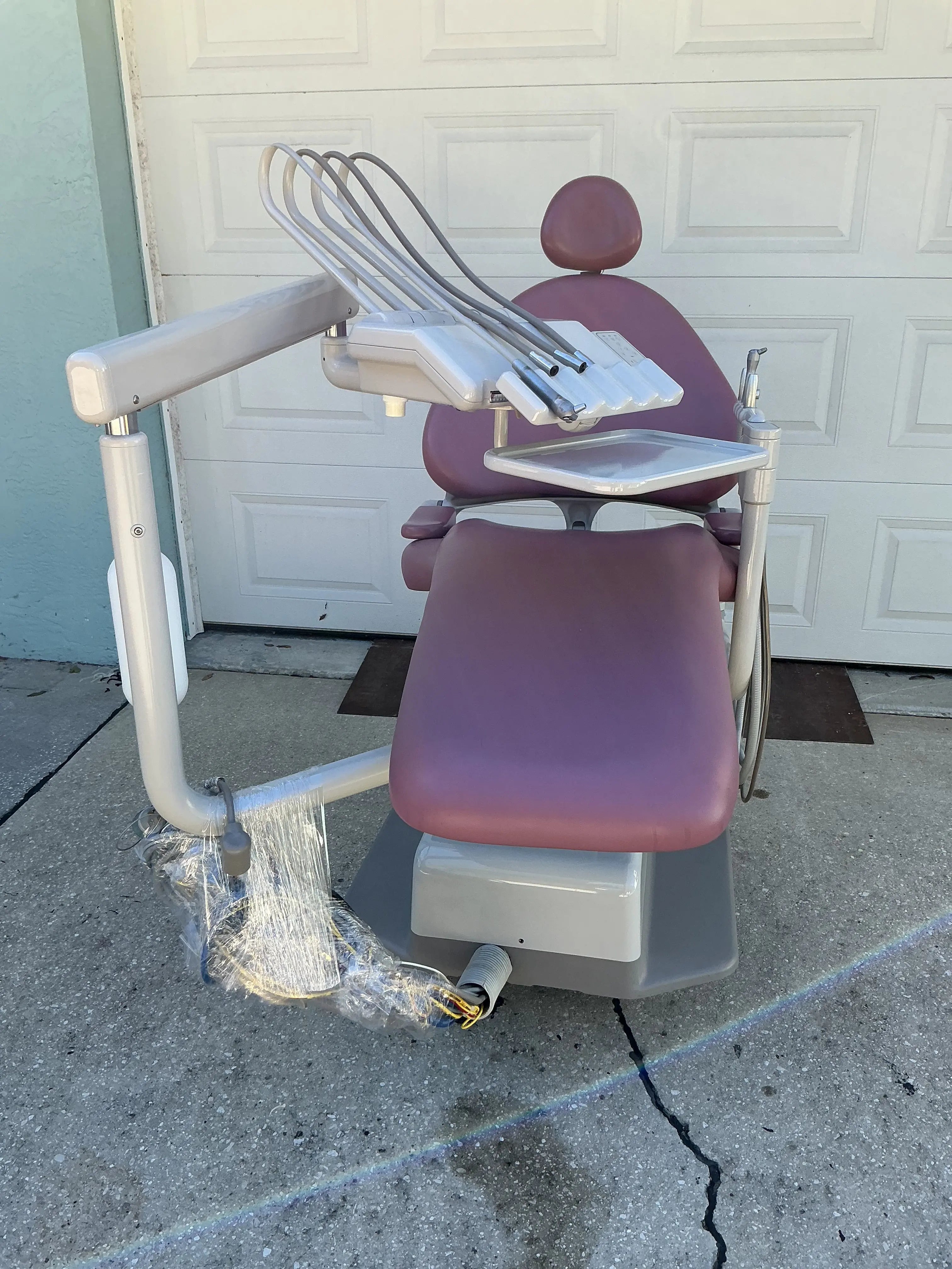 Adec A-dec Cascade 1040 Radius Dental Chair Package – 2132 Delivery & Assistants Unit - Refurbished dental equipment