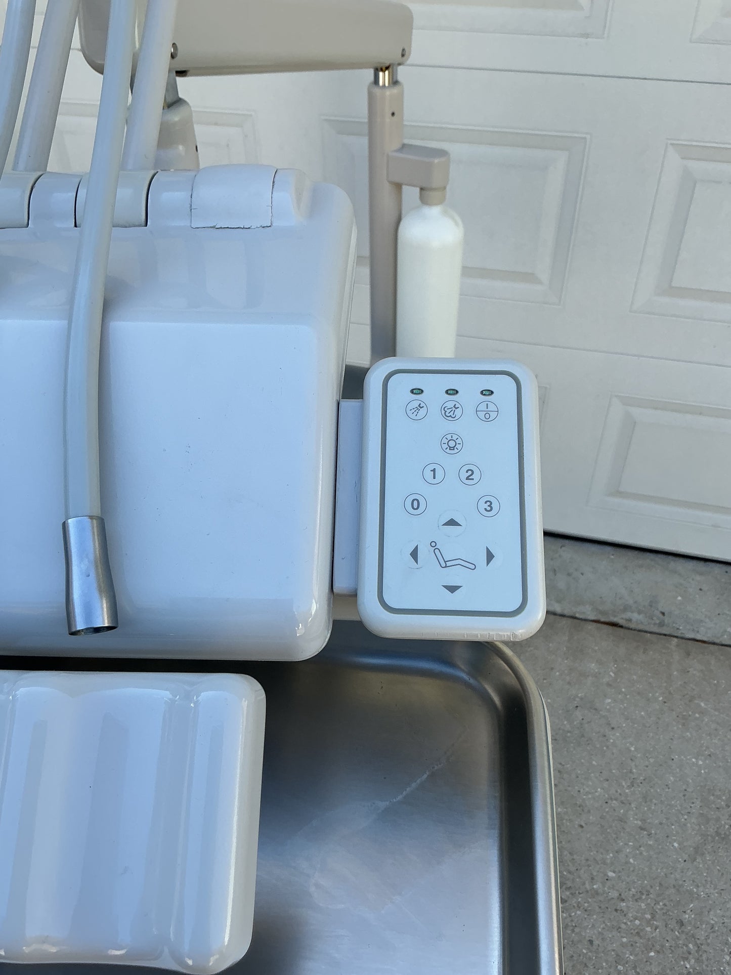 A-dec 1040 Cascade Radius Dental Chair Package – 2132 Delivery, 3-Position 6-Pin Fiber Optic, Deluxe Touch Pad, Under-Unit Tray, 4-Position Assistant Package