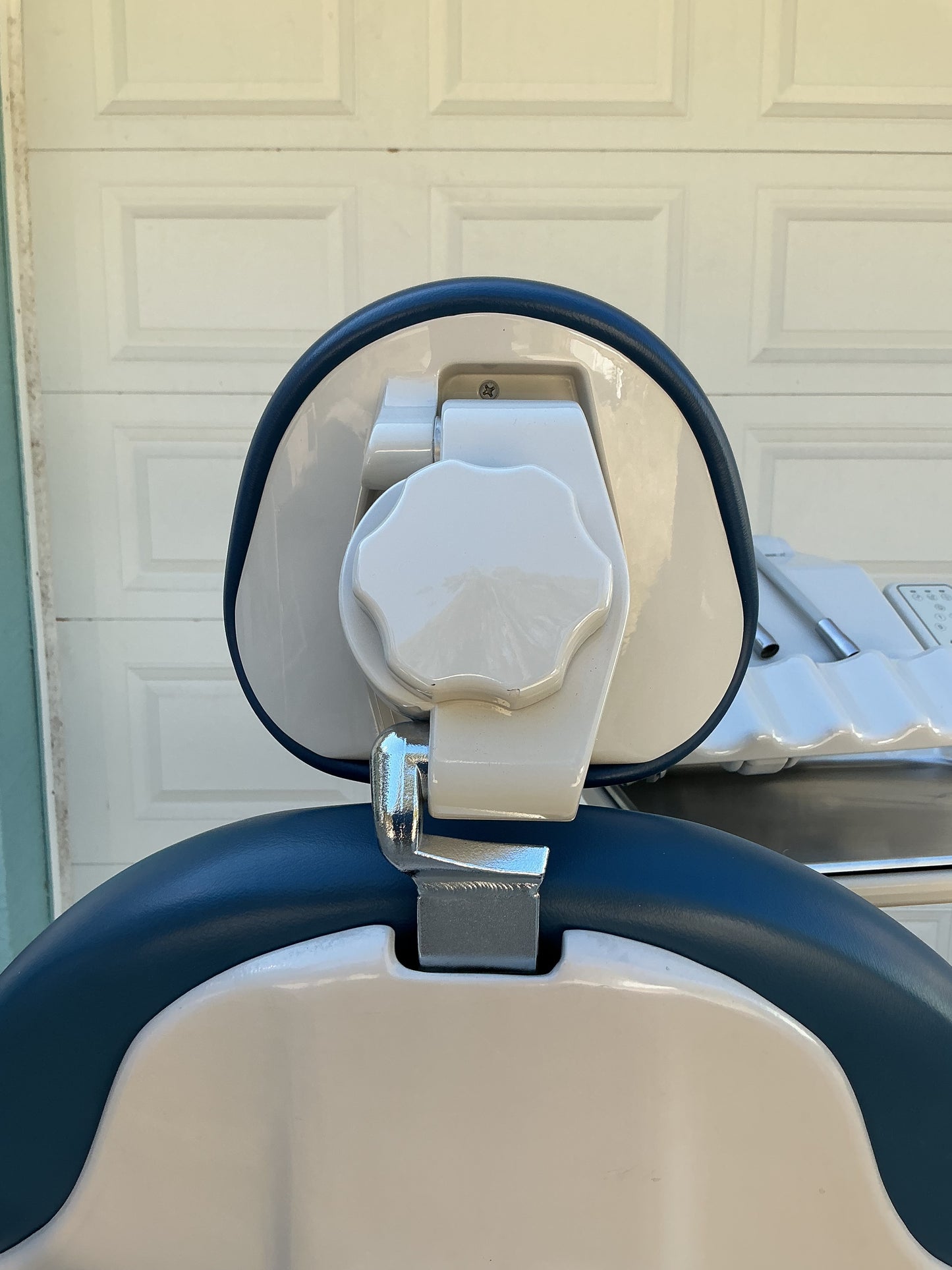 A-dec 1040 Cascade Radius Dental Chair Package – 2132 Delivery, 3-Position 6-Pin Fiber Optic, Deluxe Touch Pad, Under-Unit Tray, 4-Position Assistant Package