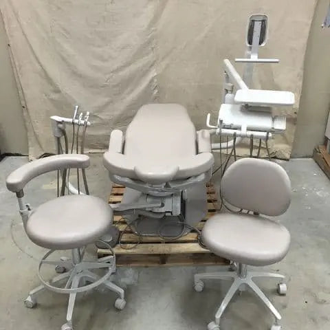 Adec 1040 Cascade Chair with Radius Unit, Vac Package, Monitor Mount, and Stools "Refurbished".