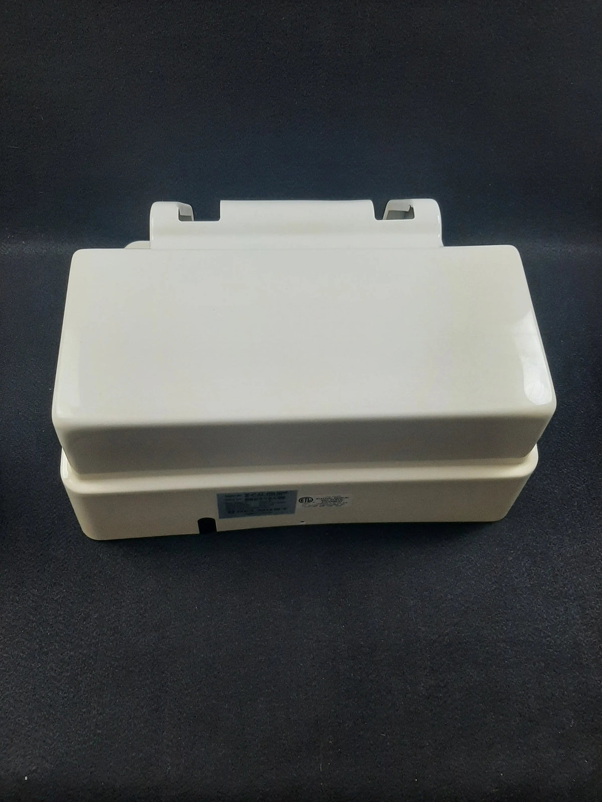 Belmont X-Calibur white pump cover, front view