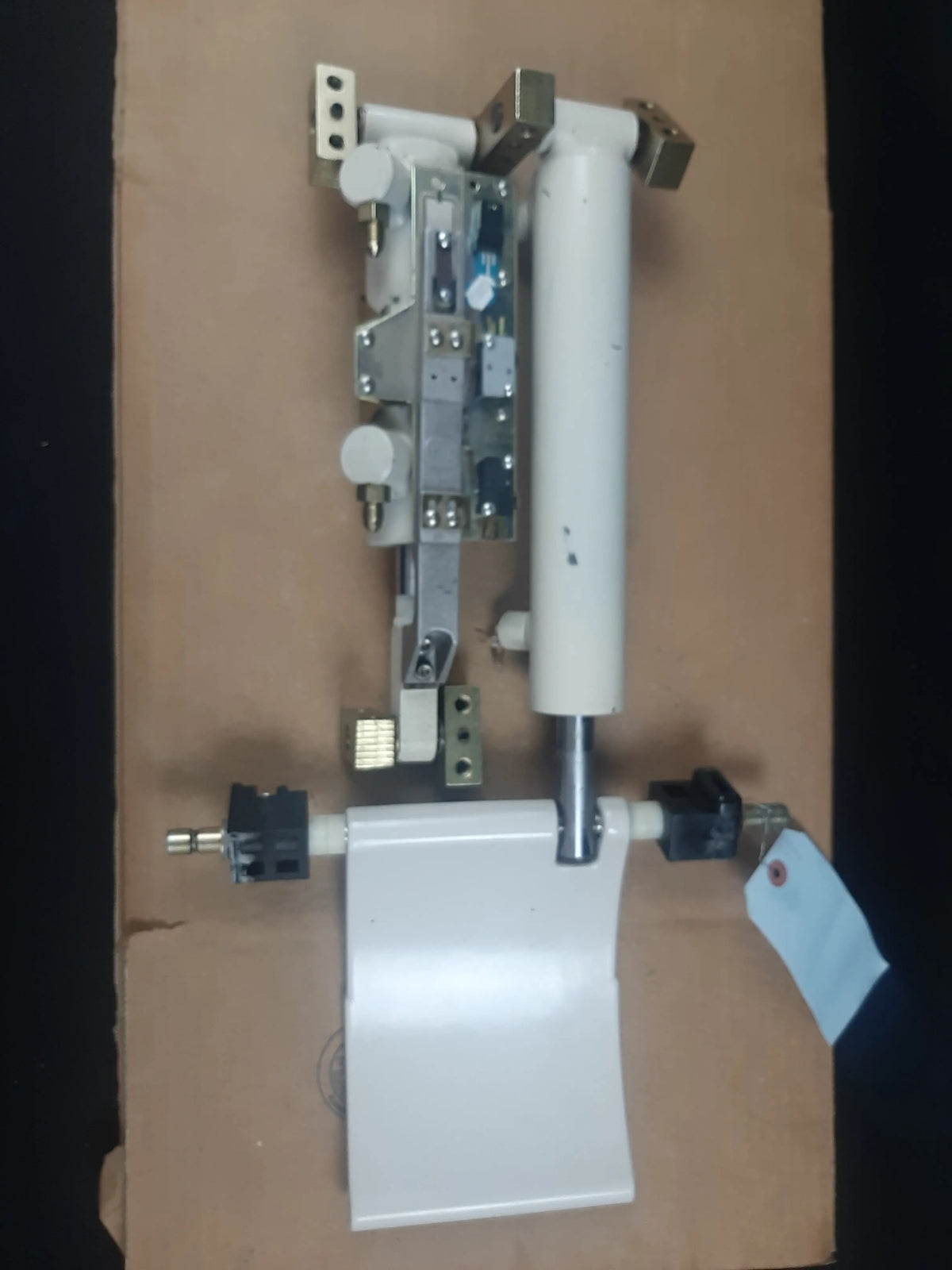 DentalEZ JV Generation Back Hydraulic Lift Cylinder – front view