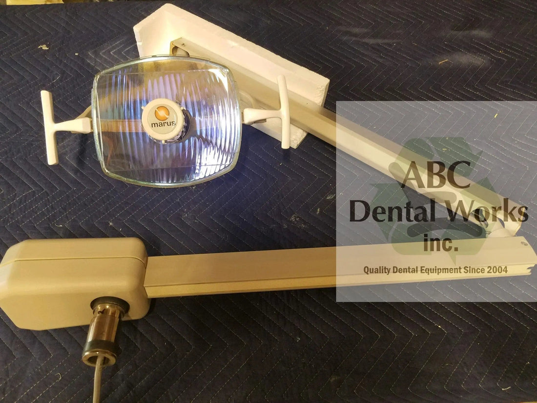 Marus CL1000 light head with multi-faceted glass reflector on its horizontal arm and post-mount clamp block, lamp switched off