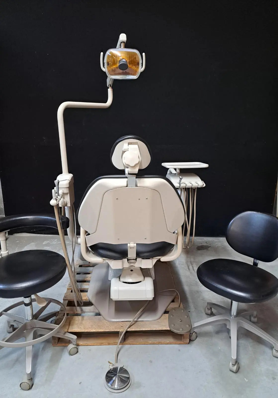 Refurbished Adec Performer 8000 Dental Chair Package ADEC